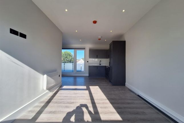 20, Serbin Close, London photo 3
