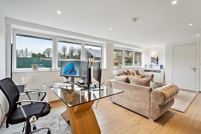 Flat 4, Uplands House,, Four Ashes Road, Cryers Hill photo 4