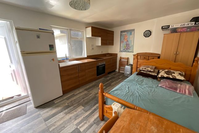 26, GREENWAY, DAGENHAM, ESSEX photo 4