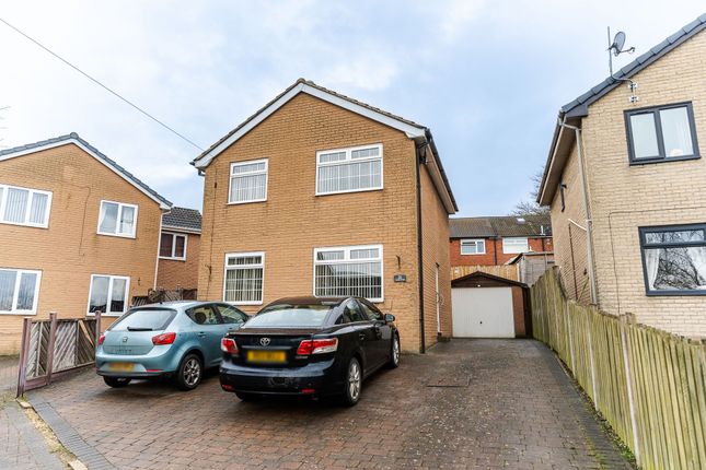 3-bed detached on 21 Briar Close, Heckmondwike, £250,000