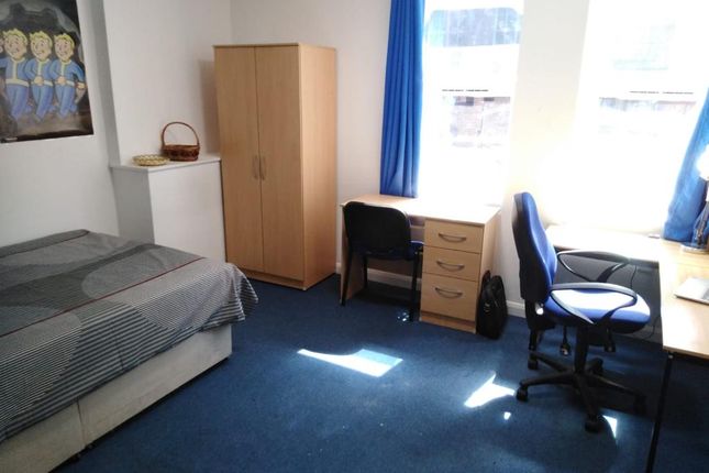 Shared accommodation to rent in Millstone Lane, Leicester
