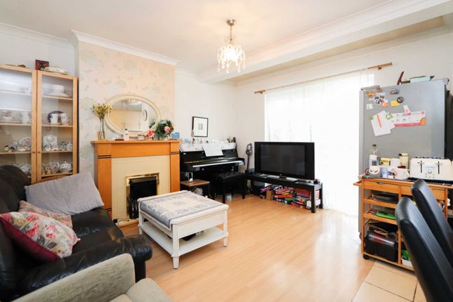 Thumbnail Terraced house for sale in Amberwood Rise, New Malden
