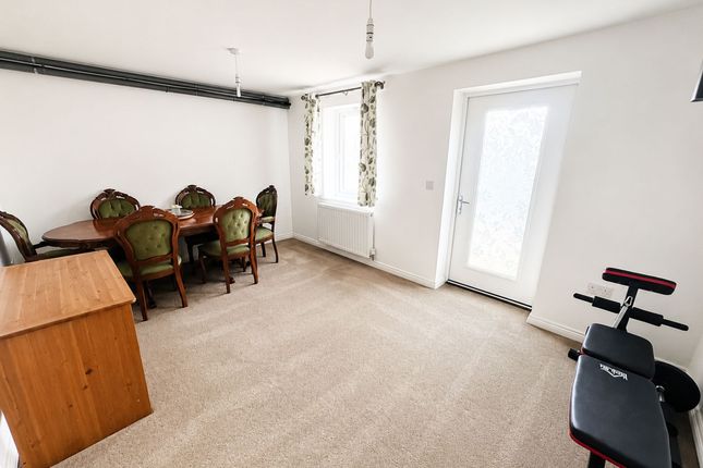 2 Bisley Crescent, Cambridge photo 3