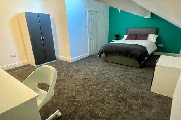 Room to rent in Knowsley Street, Bury