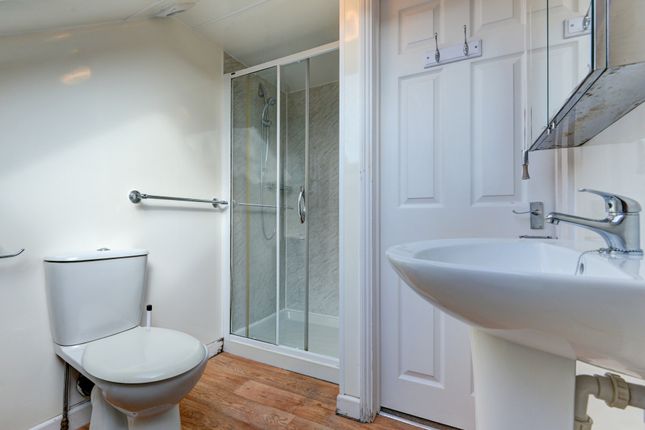 A Clean, Well-Maintained Bathroom Featuring A WC, ...