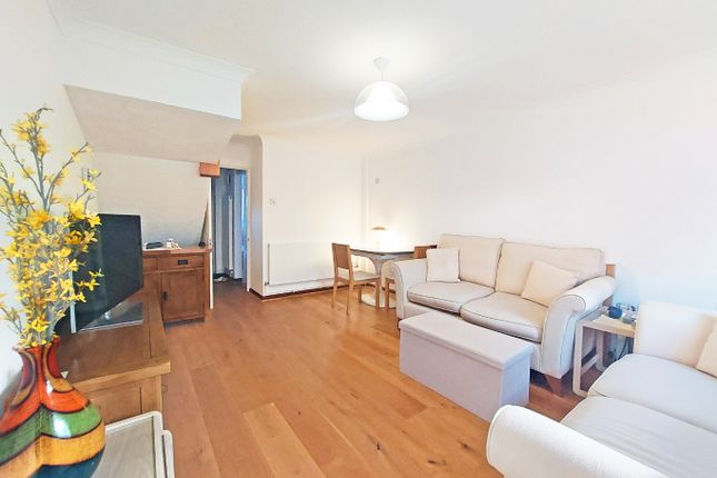 5, Carrington Square, Harrow photo 3