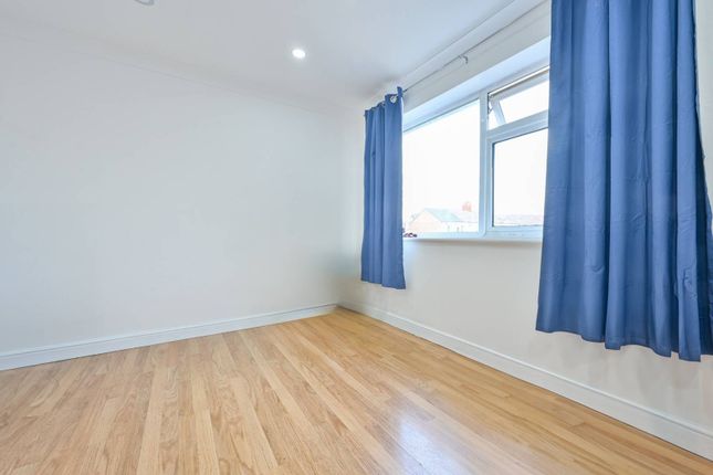 Thumbnail Maisonette for sale in Eastbrook Close, Woking