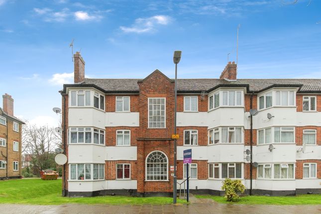 Flat to rent in High Mead, Harrow-On-The-Hill, Harrow