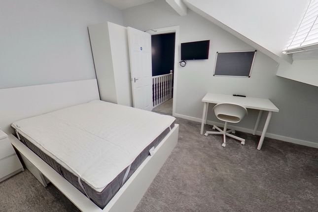 35 Royal Park Avenue, Leeds photo 5