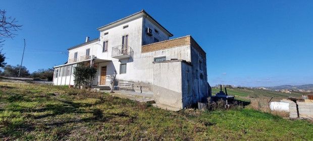 Thumbnail Farmhouse for sale in Chieti, Atessa, Abruzzo, CH66041
