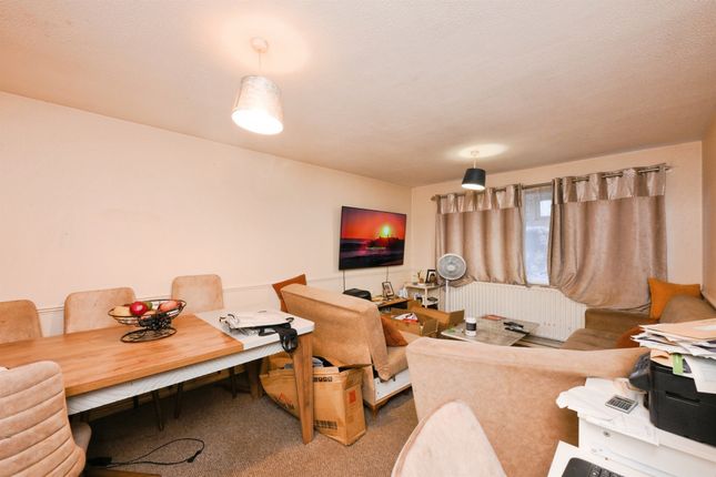 72, Juniper Close, Broxbourne photo 4