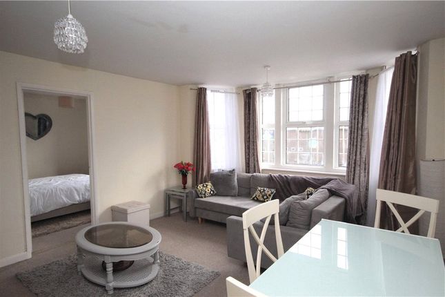 Flat 3, Clyde Court, 233, Ash Road, Hampshire photo 2