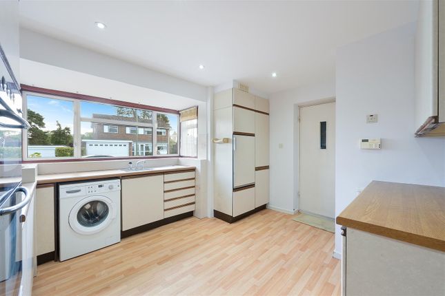 15, Great Ellshams, Banstead photo 3