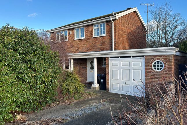 3-bed detached on 3, The Cravens, Horley, £425,000