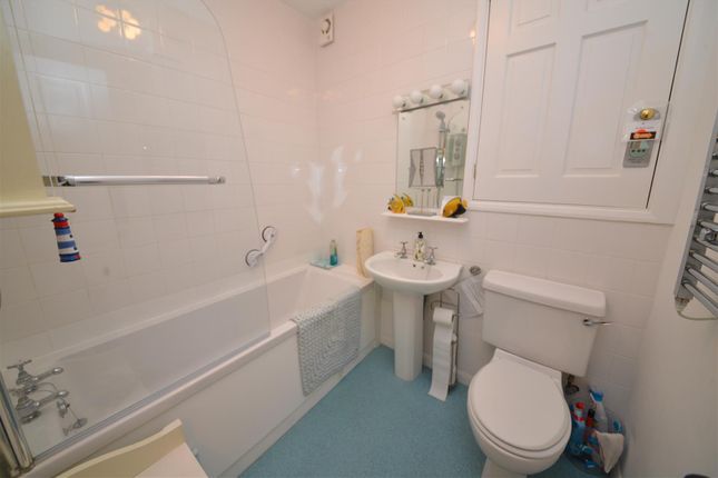 Flat for sale in 1 Warwick House, The Norton, Tenby, Pembrokeshire.