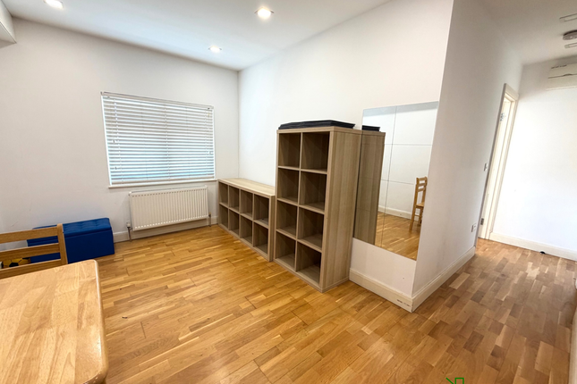 227b Turners Hill, Cheshunt, Waltham Cross photo 2