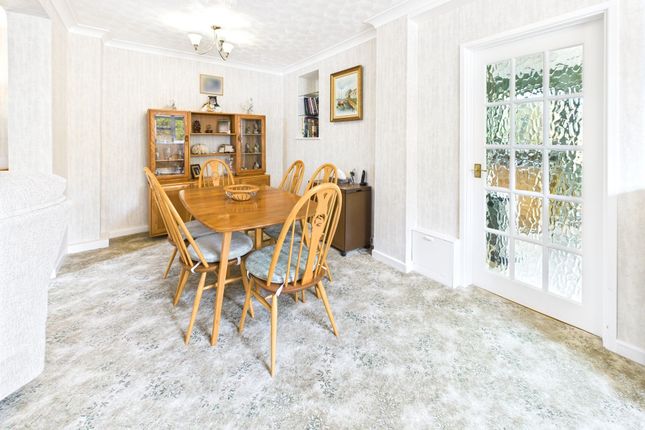 7 Moore Road, Cheltenham photo 4