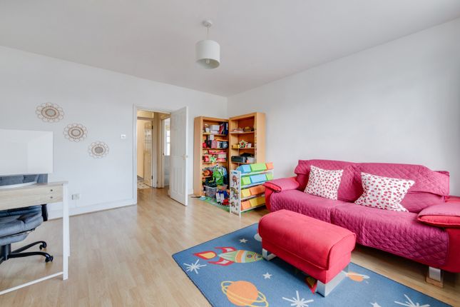 Flat to rent in South Worple Way, East Sheen