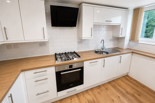 7, Paddock Close, Dartford photo 2