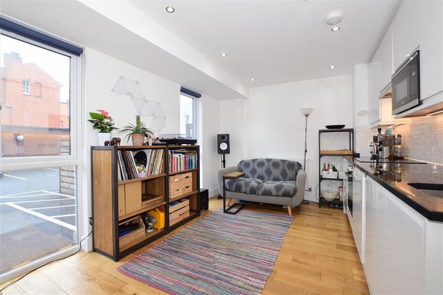 Lounge/Kitchen