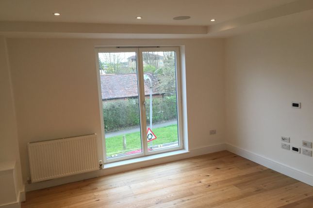 TWO, Checkline House, Darkes Lane, Potters Bar photo 4