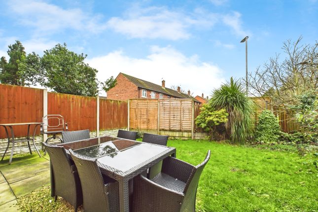 21, The Hedgerows, Haydock photo 2