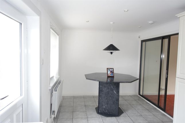 84, Birkenshaw Way, Bathgate photo 4