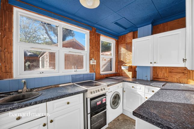 20, Whitford Gardens, Mitcham photo 4