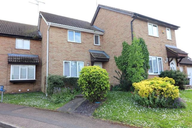 Terraced house to rent in Fieldfare Green, Luton, Bedfordshire