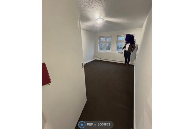 Grantwood Close, Redhill photo 5