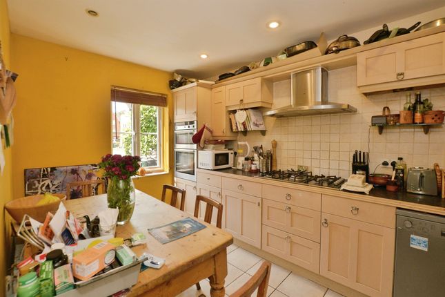 27, Alderney Way, Ashford photo 4