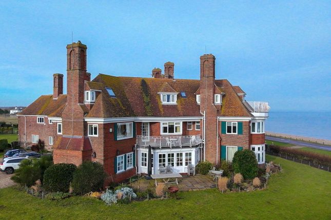 3-bed flat on The Dunes,4, Princes Drive, Sandwich, £450,000