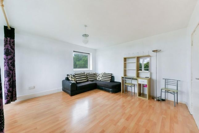 Flat 20 Westmark Point,, Norley Vale, Roehampton photo 2