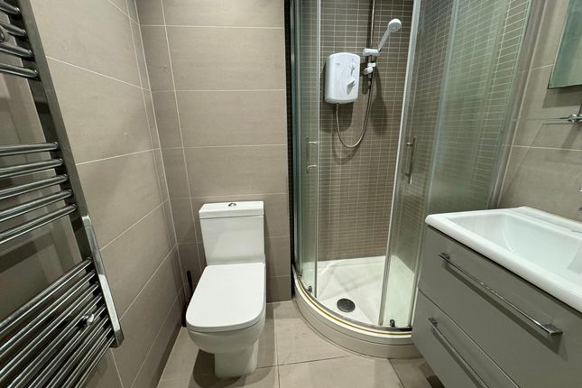6 Sheila Court, London photo 4