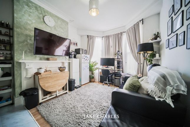 74, Lyndhurst Road, London photo 3