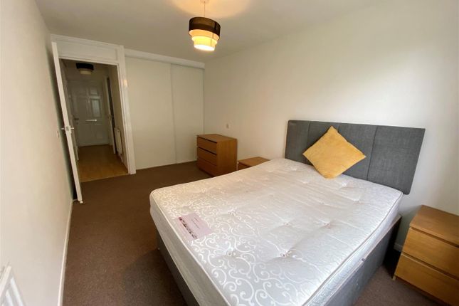 4 Chantry Court, Woods Avenue, Hatfield photo 3