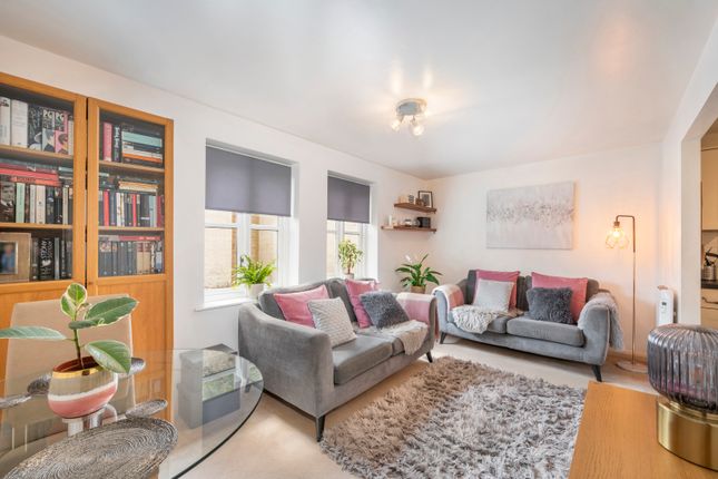 Thumbnail Flat for sale in Byron Mews, Hampstead