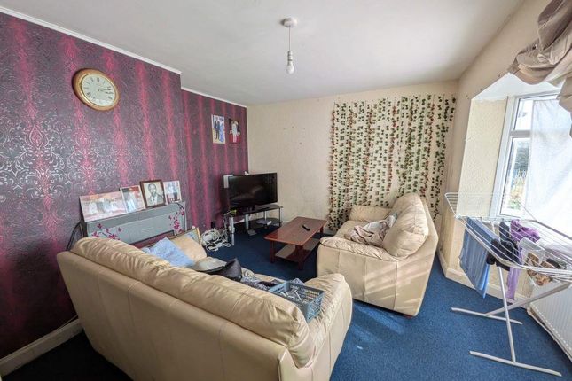 18, Farway, Bradford photo 2