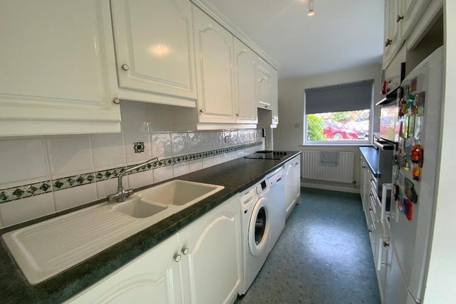 7 Benhurst Avenue, Elm Park, Hornchurch photo 2
