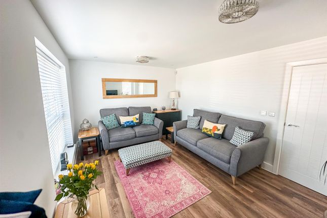 48, Park View, Corby photo 3