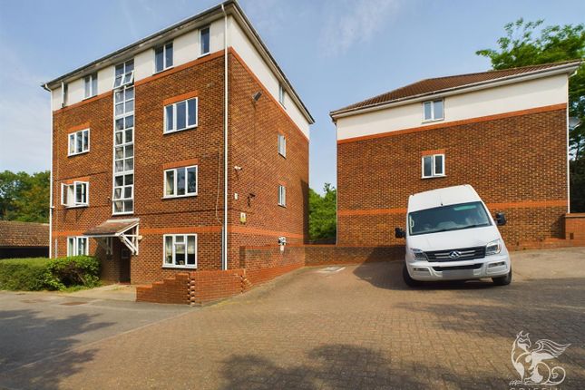 Thumbnail Flat for sale in Ashford Court, Overcliff Road, Grays