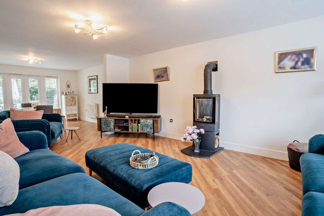 21, Ty Gwyn Gardens, Cardiff photo 4