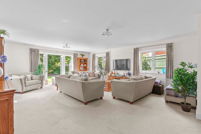 25 Willow Chase, High Wycombe photo 3