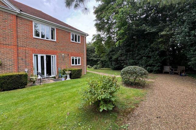 Thumbnail Flat to rent in Nevill Court, West Malling