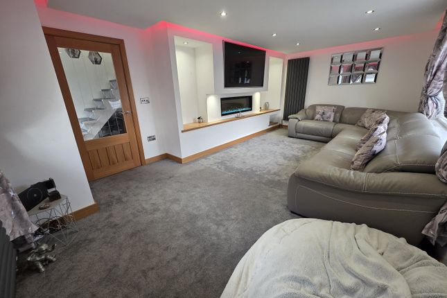 28, Heol Cleddau, Swansea photo 3
