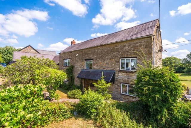 6-bed house on Bray Cottage,, Dane Hill, Bicester, £800,000