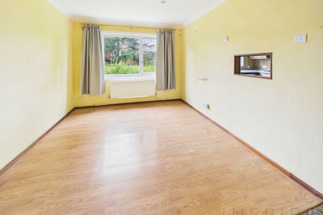20 Blackwater Lane, Crawley photo 4