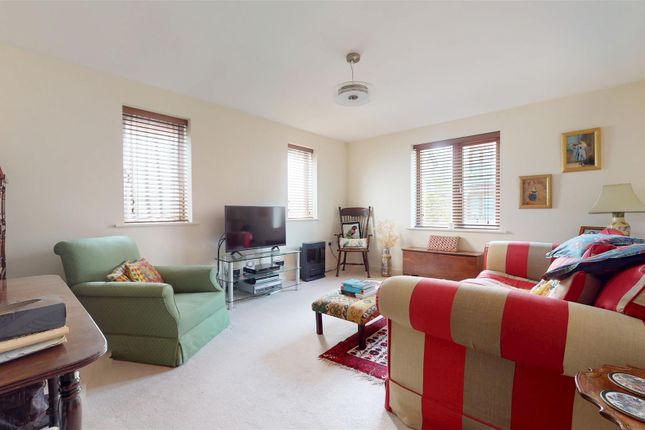 14, Poppy Avenue, Milton Keynes photo 3