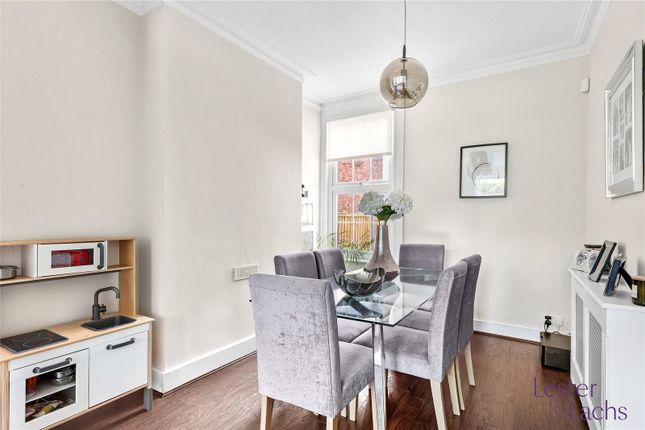 19, Turpins Lane, Woodford Green photo 3