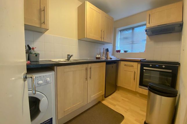 3 Lyndon House, 6 Berrylands, Surbiton photo 2